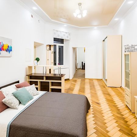 Bright And Cozy Apart With Balcony إلفيف المظهر الخارجي الصورة